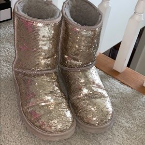 UGG BOOT W8 barley worn